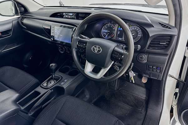 2020 Toyota HILUX SR (4x4) GUN126R FACELIFT 4X4