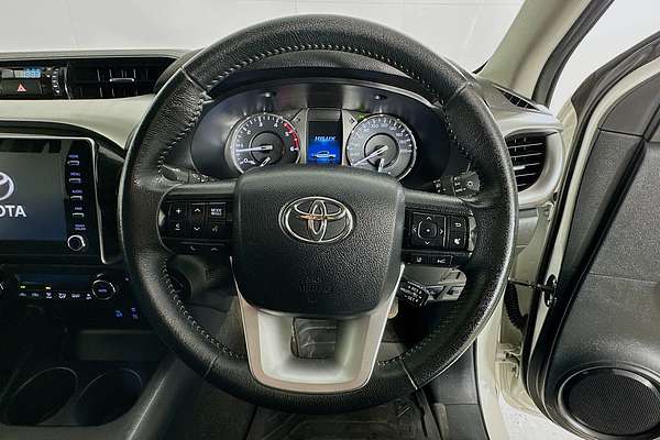 2020 Toyota HILUX SR5 (4x4) GUN126R FACELIFT 4X4