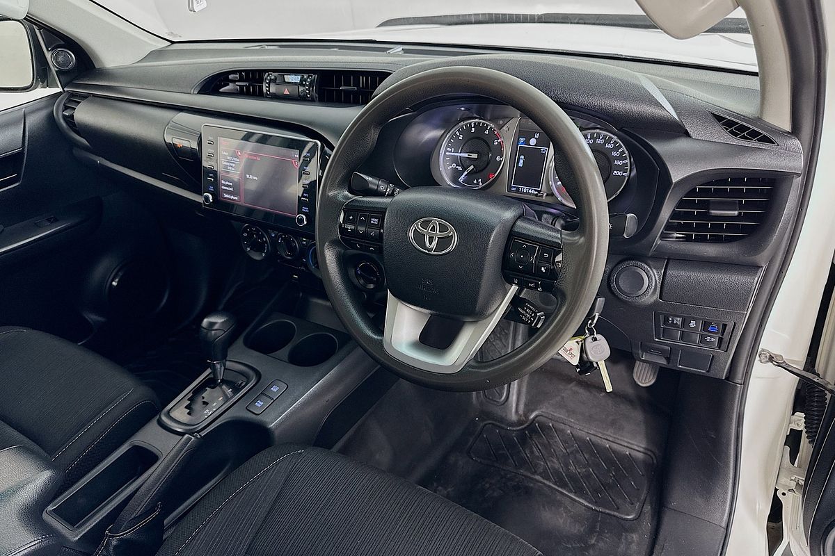2020 Toyota HILUX SR (4x4) GUN126R FACELIFT 4X4