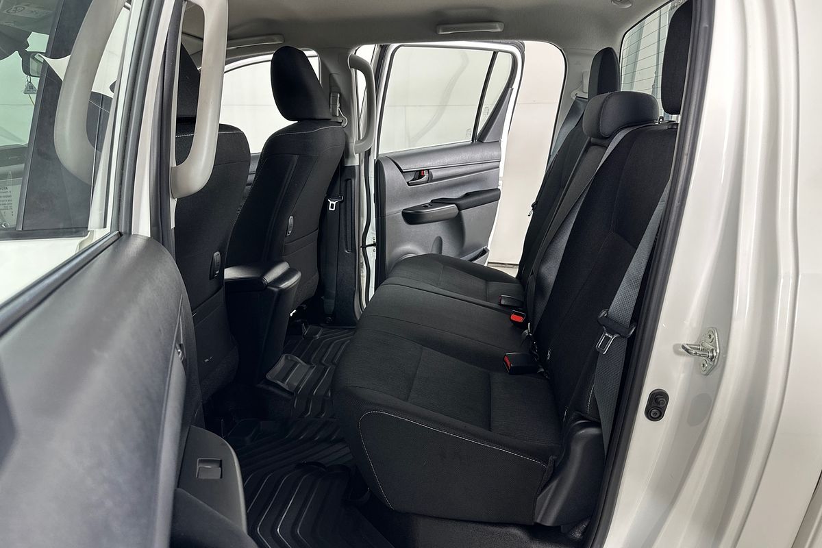 2020 Toyota HILUX SR (4x4) GUN126R FACELIFT 4X4