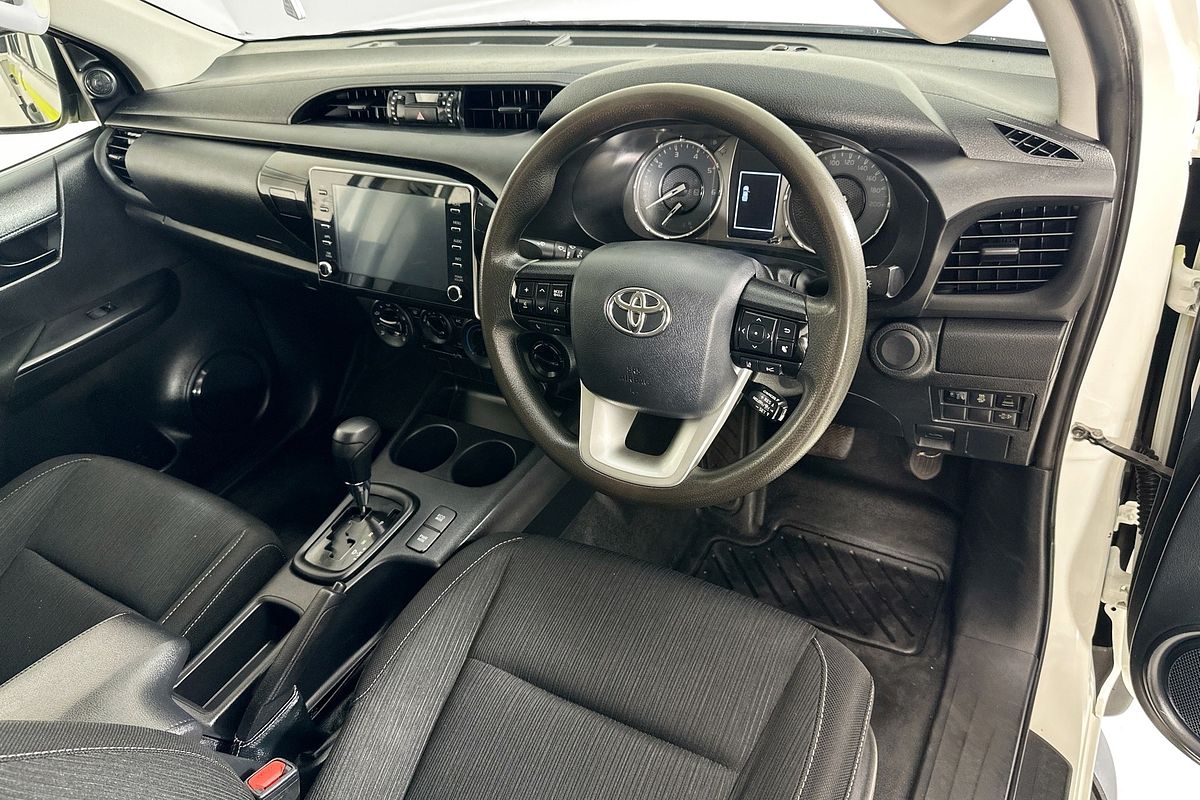 2021 Toyota HILUX SR (4x4) GUN126R FACELIFT 4X4