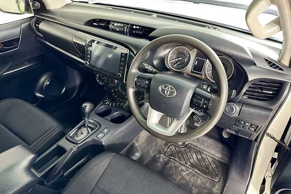 2021 Toyota HILUX SR (4x4) GUN126R FACELIFT 4X4