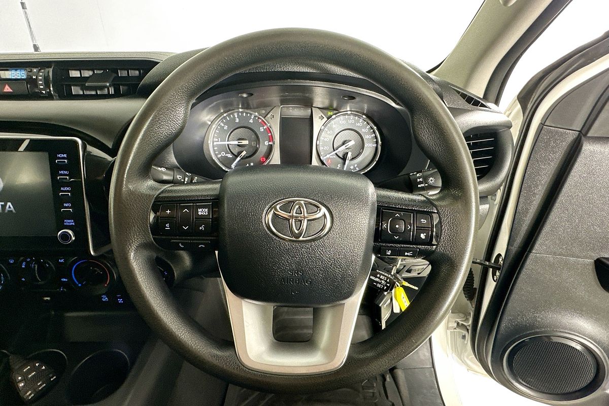 2020 Toyota HILUX SR (4x4) GUN126R FACELIFT 4X4