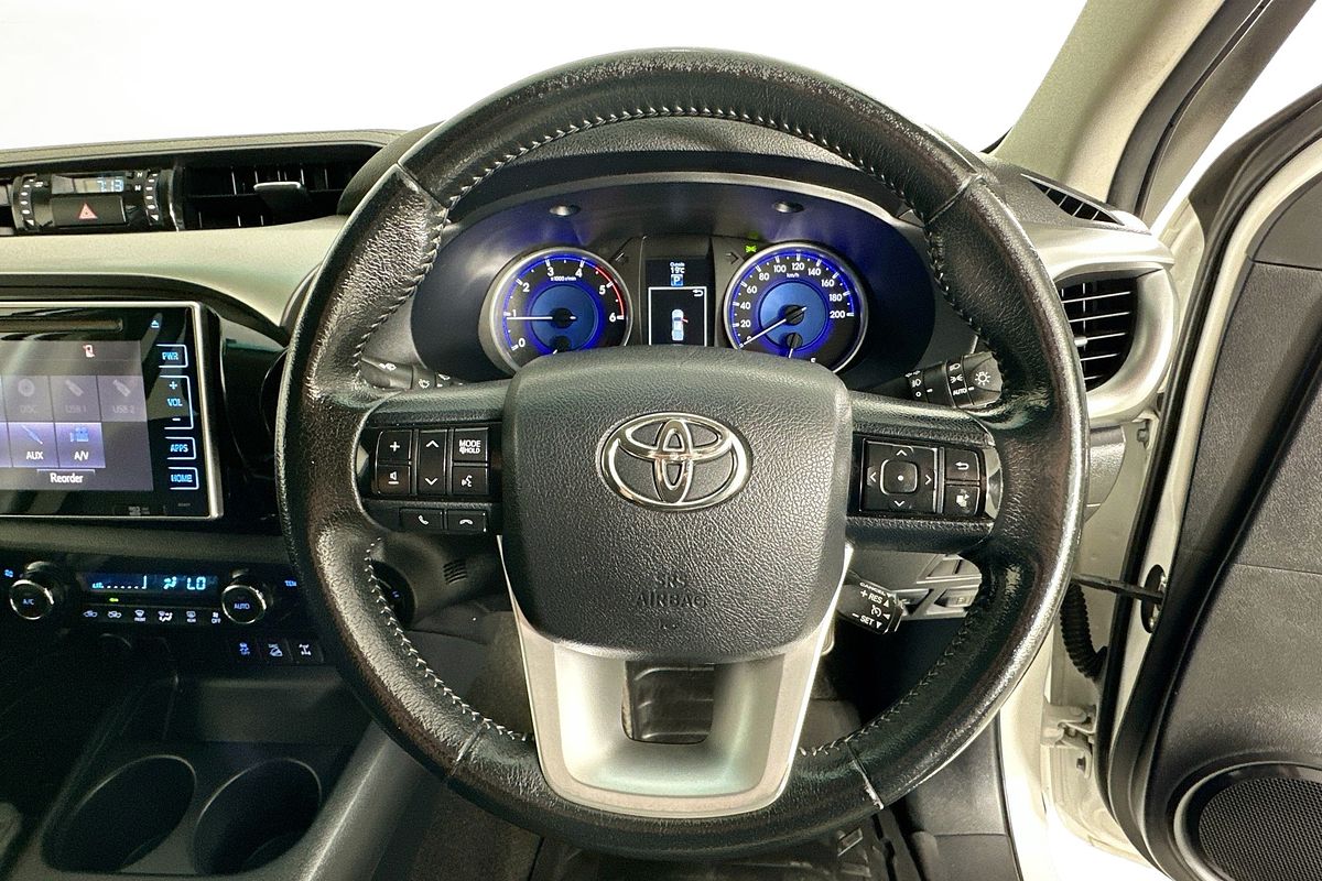 2015 Toyota HILUX SR5 (4x4) GUN126R 4X4