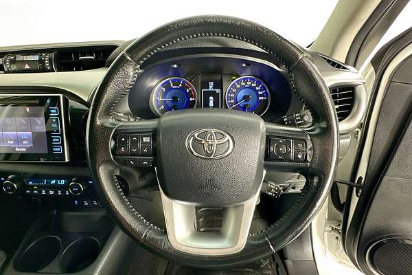 2015 Toyota HILUX SR5 (4x4) GUN126R 4X4