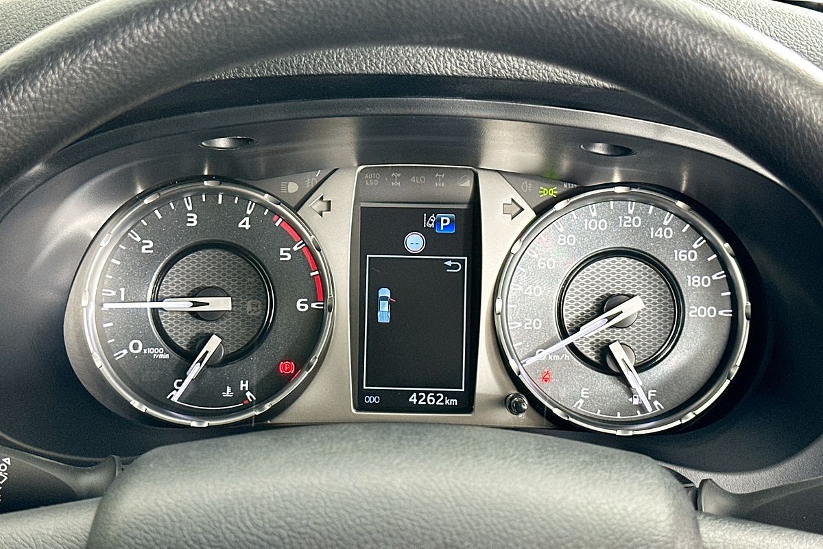 2025 Toyota HILUX SR (4x4) STEEL WHEELS GUN126R RC 4X4