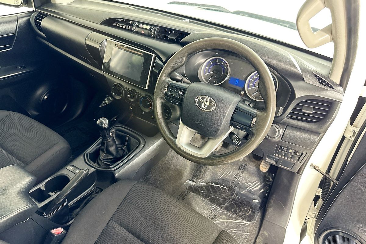 2017 Toyota HILUX SR (4x4) GUN126R 4X4