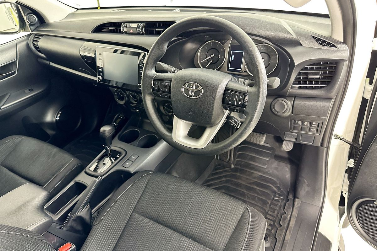 2025 Toyota HILUX SR (4x4) STEEL WHEELS GUN126R RC 4X4