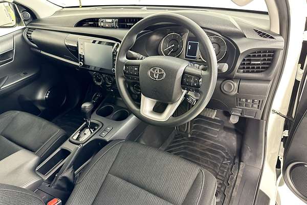 2025 Toyota HILUX SR (4x4) STEEL WHEELS GUN126R RC 4X4