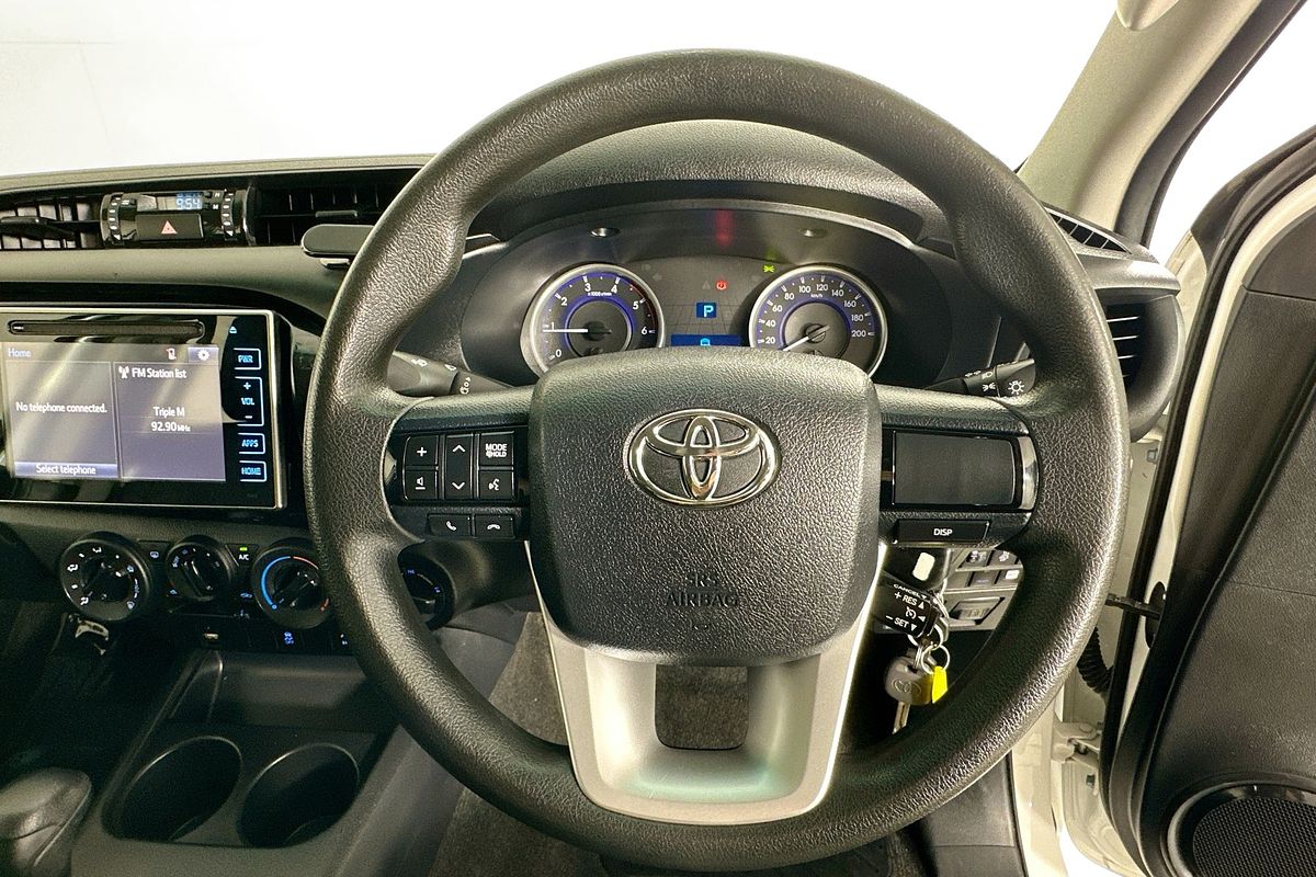 2017 Toyota HILUX SR (4x4) GUN126R 4X4