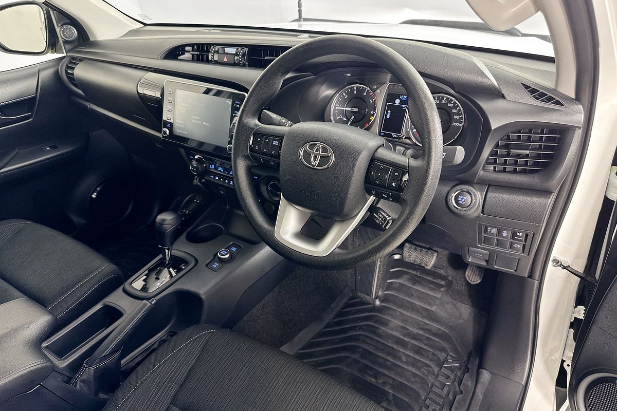 2025 Toyota HILUX SR 48V (4x4) GUN126R RC 4X4