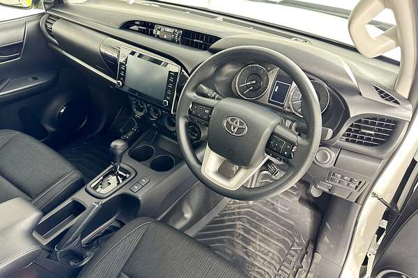 2025 Toyota HILUX SR (4x4) STEEL WHEELS GUN126R RC 4X4