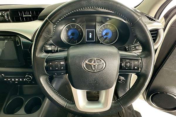 2017 Toyota HILUX SR5 (4x4) GUN126R 4X4