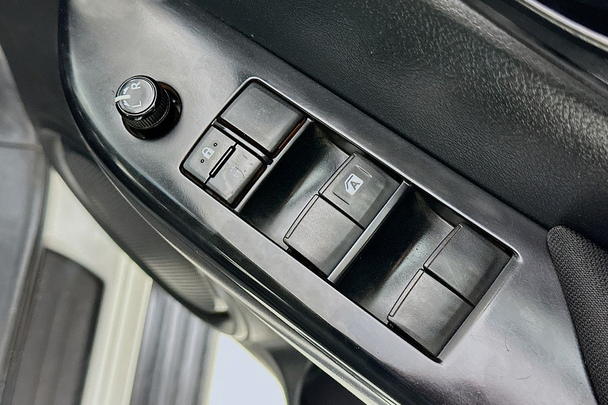 2019 Toyota HILUX SR (4x4) GUN126R MY19 4X4