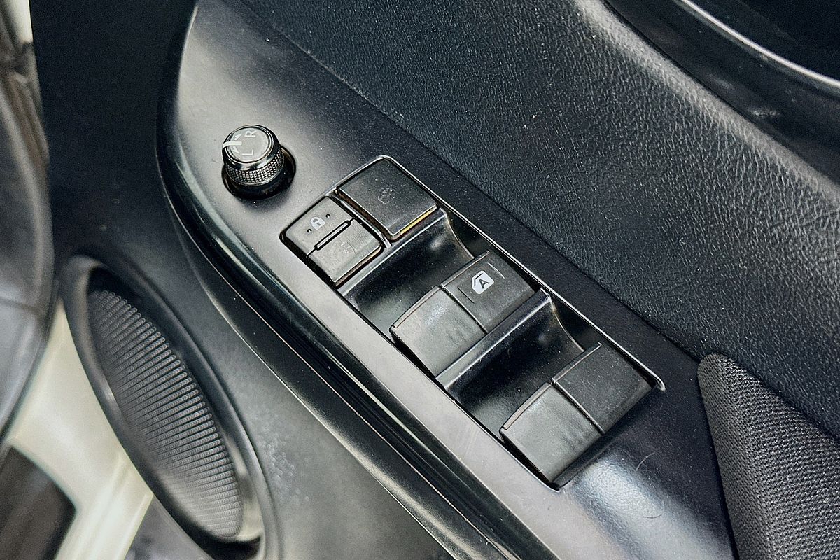 2019 Toyota HILUX SR (4x4) GUN126R MY19 4X4