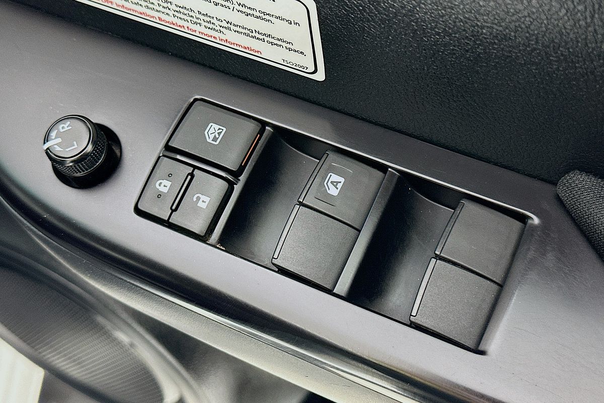 2021 Toyota HILUX SR (4x4) GUN126R FACELIFT 4X4
