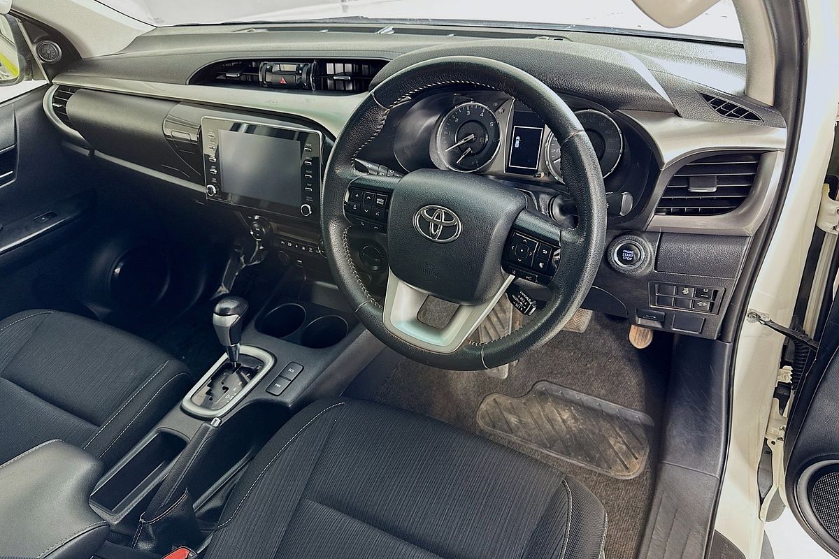 2021 Toyota HILUX SR5 (4x4) GUN126R FACELIFT 4X4