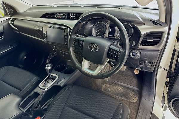 2021 Toyota HILUX SR5 (4x4) GUN126R FACELIFT 4X4