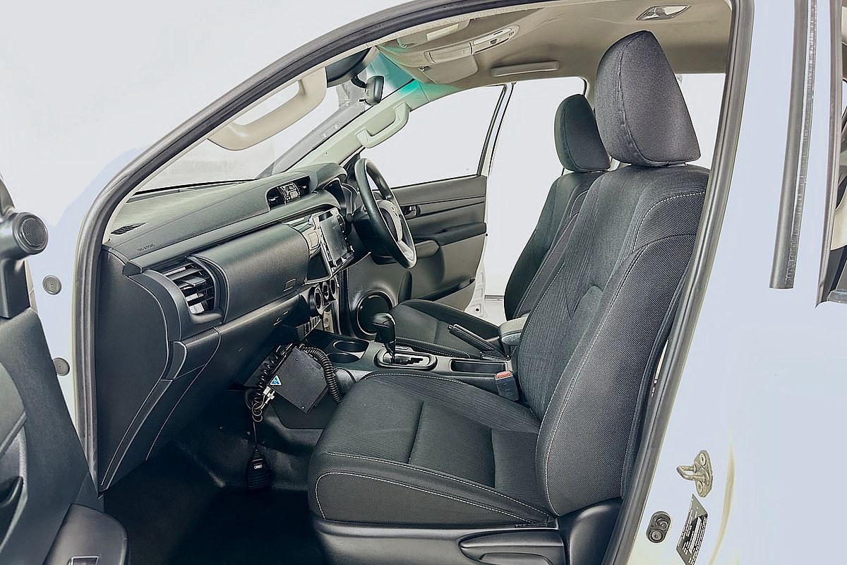 2021 Toyota HILUX SR (4x4) GUN126R FACELIFT 4X4