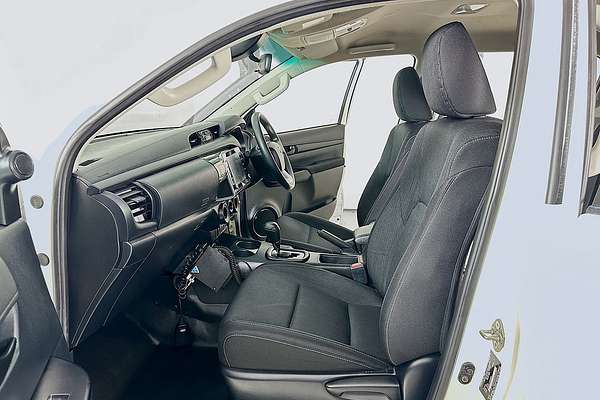 2021 Toyota HILUX SR (4x4) GUN126R FACELIFT 4X4
