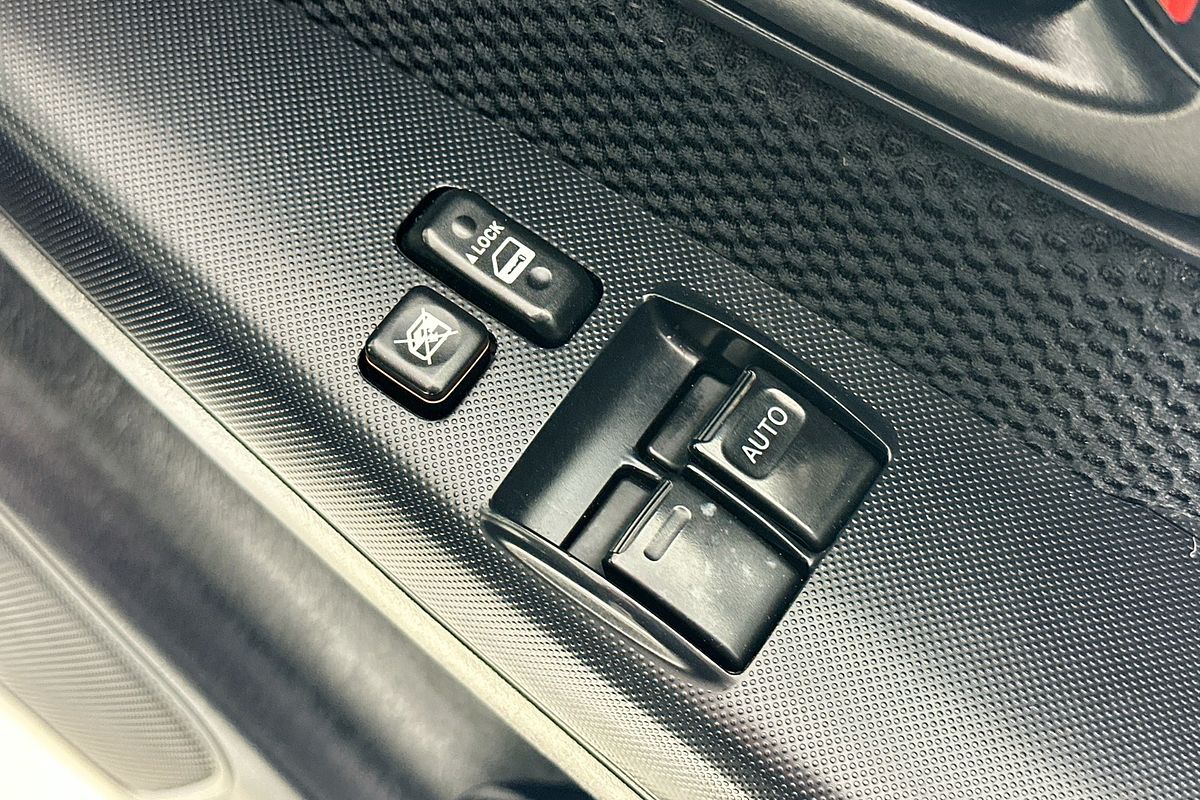 2015 Toyota HILUX SR (4x4) KUN26R MY14 4X4