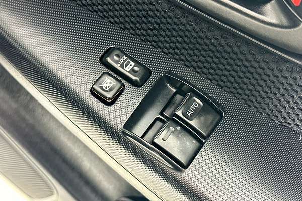 2015 Toyota HILUX SR (4x4) KUN26R MY14 4X4