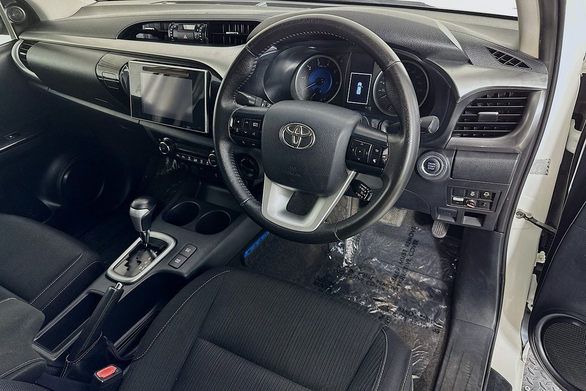 2016 Toyota HILUX SR5 (4x4) GUN126R 4X4