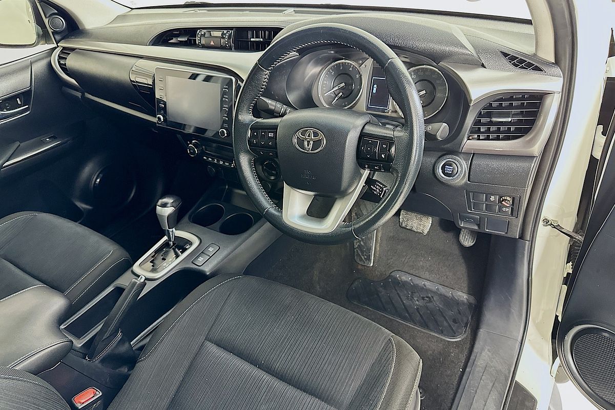 2021 Toyota HILUX SR5 (4x4) GUN126R FACELIFT 4X4