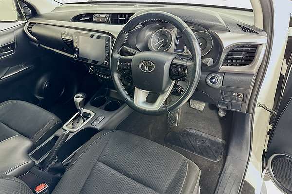 2021 Toyota HILUX SR5 (4x4) GUN126R FACELIFT 4X4