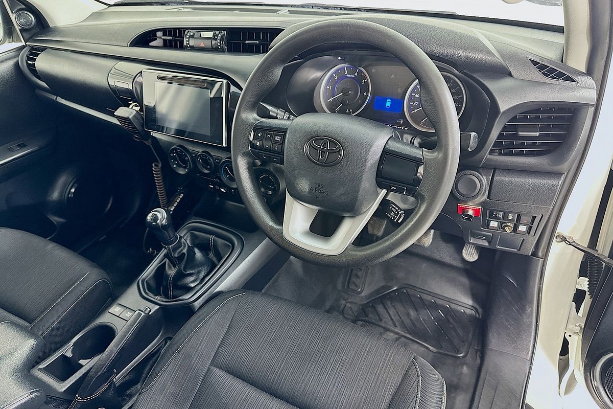 2017 Toyota HILUX SR (4x4) GUN126R 4X4
