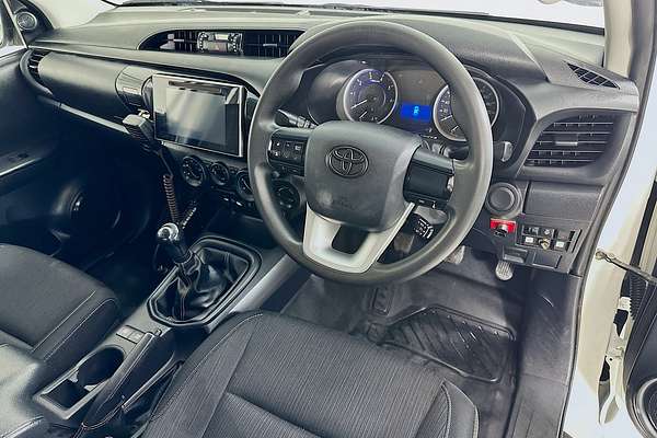 2017 Toyota HILUX SR (4x4) GUN126R 4X4
