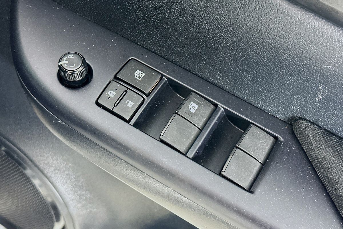 2019 Toyota HILUX SR GUN126R 4X4