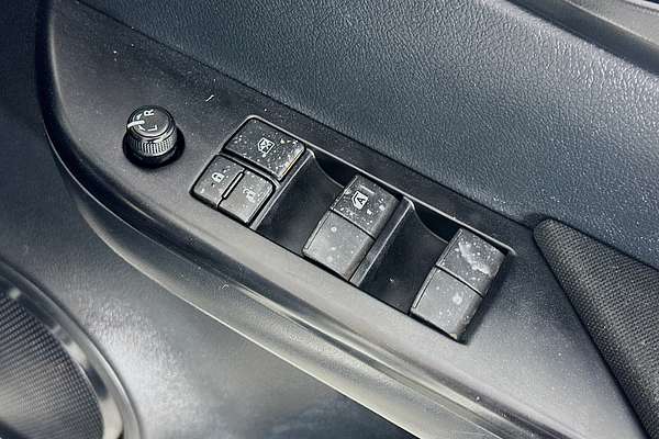 2020 Toyota HILUX SR (4x4) GUN126R FACELIFT 4X4