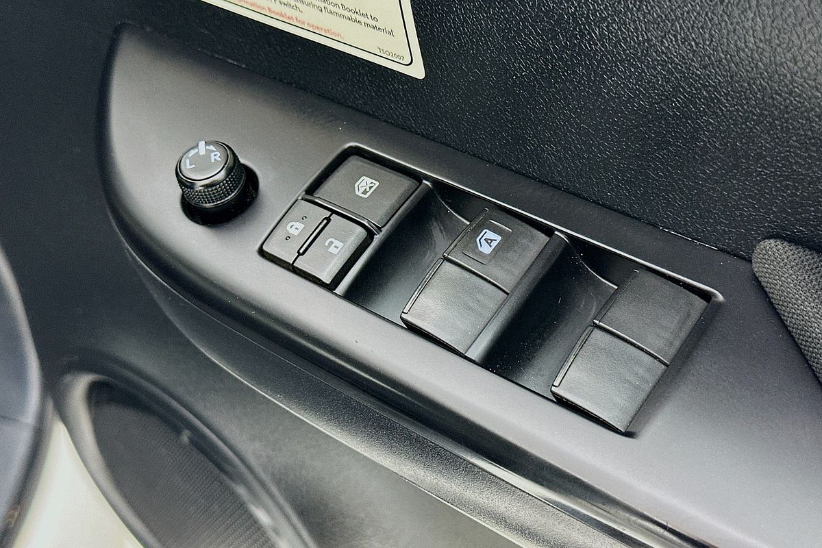2020 Toyota HILUX SR (4x4) GUN126R MY19 UPGRADE 4X4