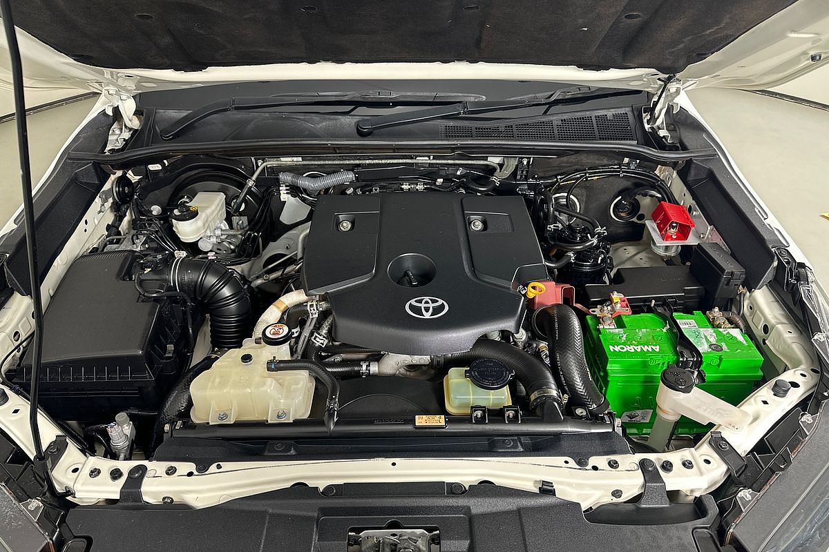 2020 Toyota HILUX SR (4x4) GUN126R FACELIFT 4X4