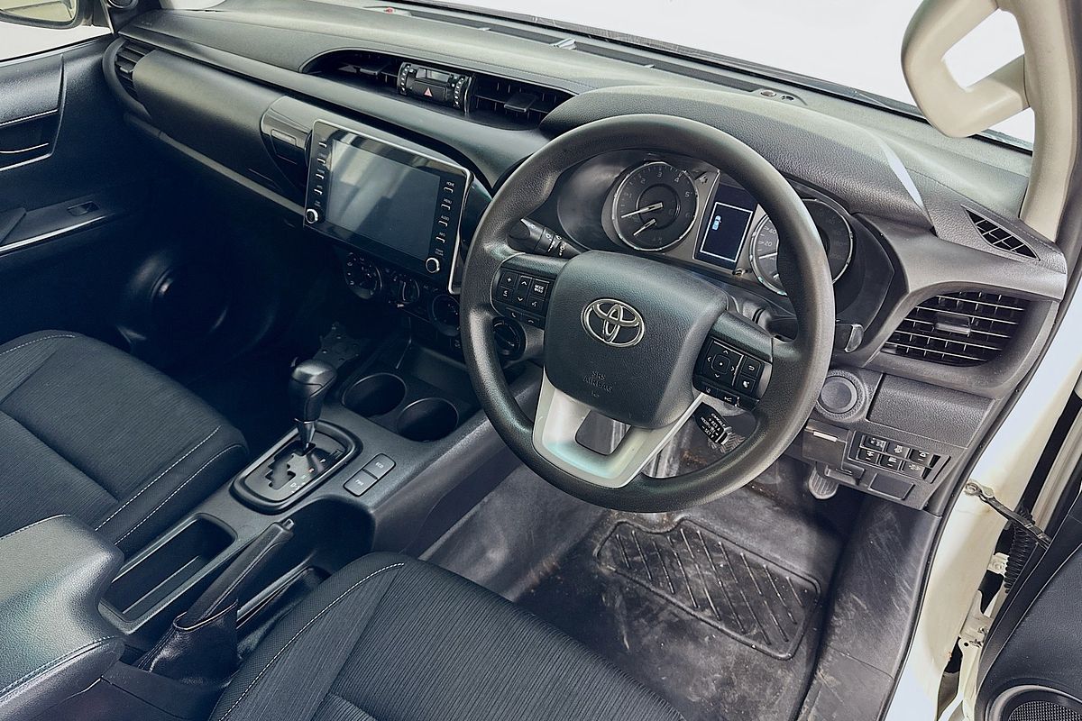 2021 Toyota HILUX SR (4x4) GUN126R FACELIFT 4X4