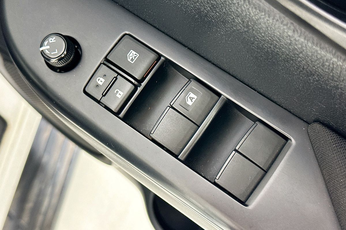 2021 Toyota HILUX SR (4x4) GUN126R FACELIFT 4X4