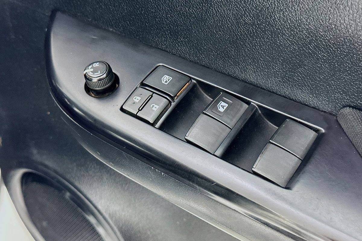 2019 Toyota HILUX SR (4x4) GUN126R MY19 4X4