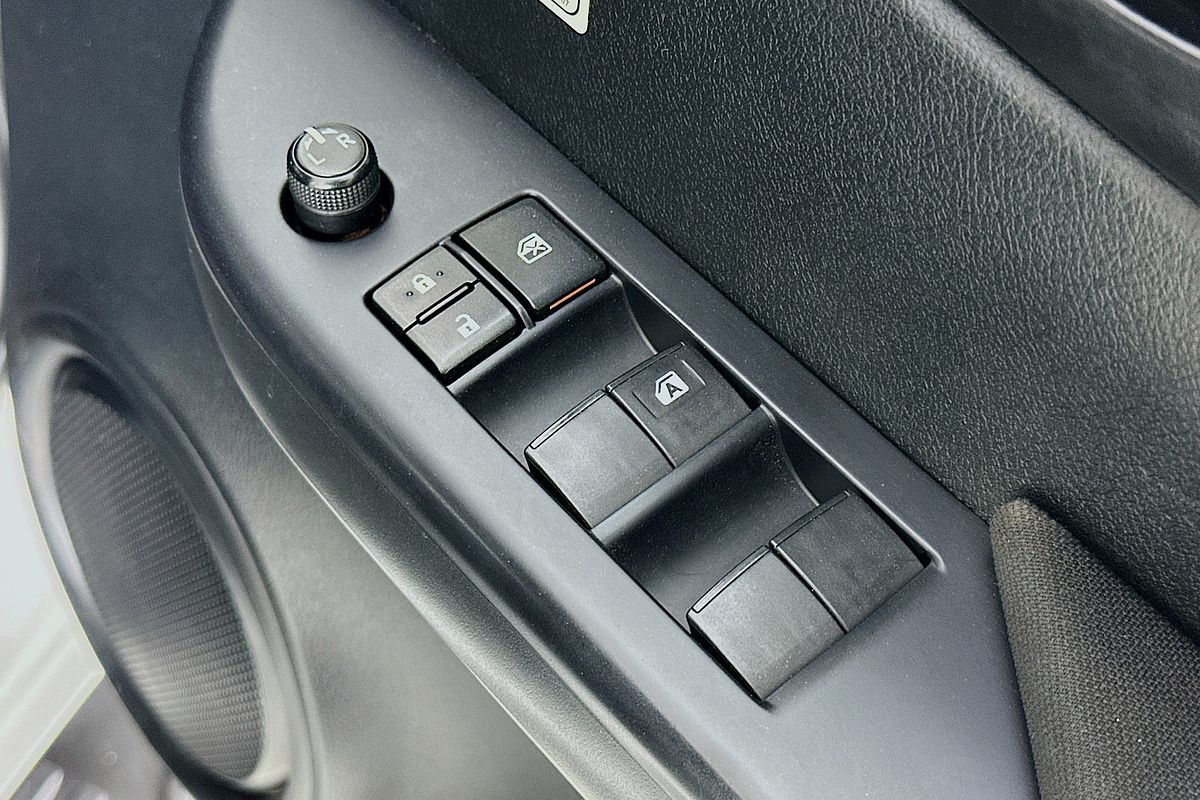 2021 Toyota HILUX SR (4x4) GUN126R FACELIFT 4X4