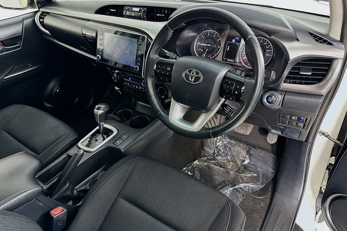 2021 Toyota HILUX SR5 (4x4) GUN126R FACELIFT 4X4