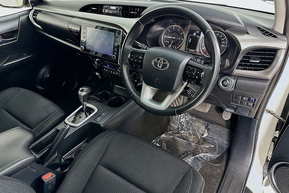 2021 Toyota HILUX SR5 (4x4) GUN126R FACELIFT 4X4