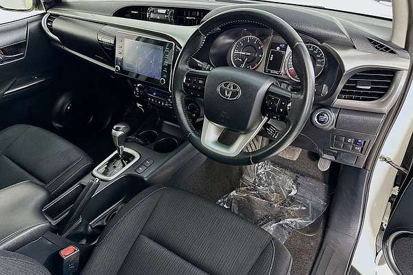 2021 Toyota HILUX SR5 (4x4) GUN126R FACELIFT 4X4