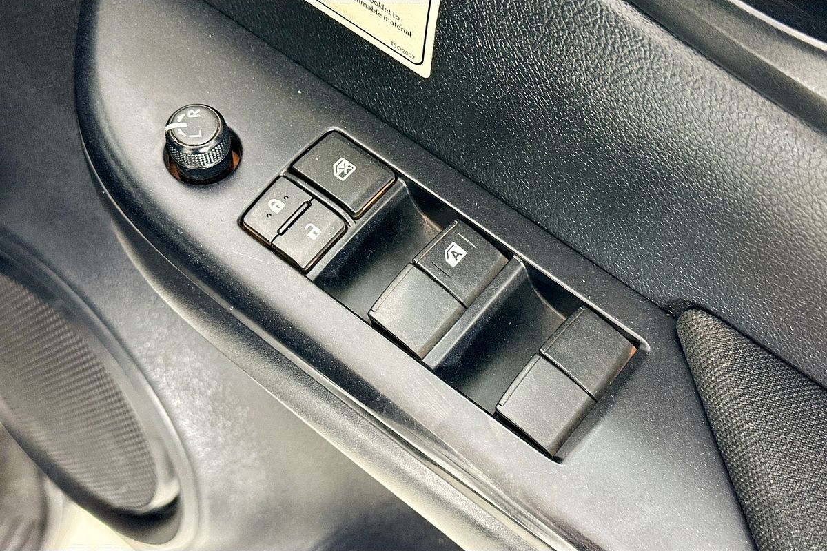 2020 Toyota HILUX SR (4x4) GUN126R FACELIFT 4X4