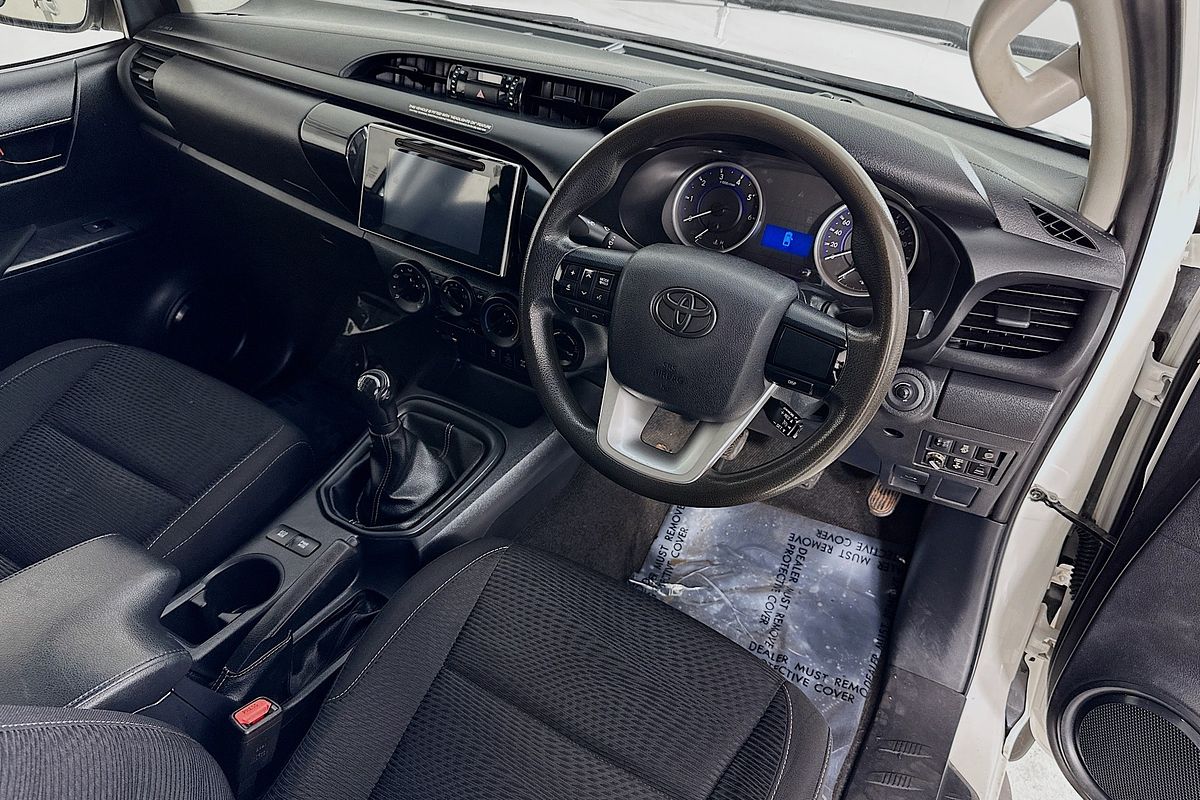 2017 Toyota HILUX SR (4x4) GUN126R 4X4