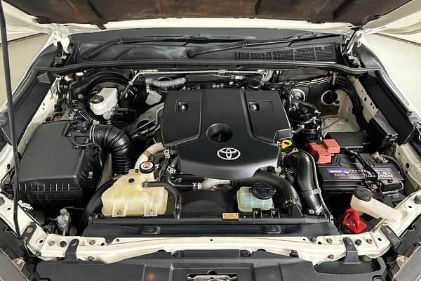 2021 Toyota HILUX SR5 (4x4) GUN126R FACELIFT 4X4