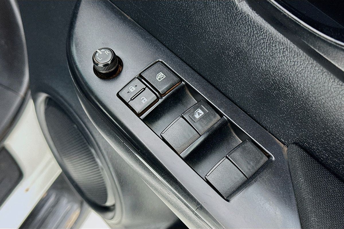 2021 Toyota HILUX SR (4x4) GUN126R FACELIFT 4X4