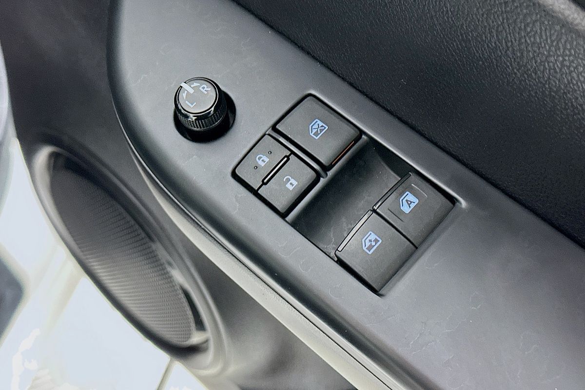 2016 Toyota HILUX SR (4x4) GUN126R 4X4