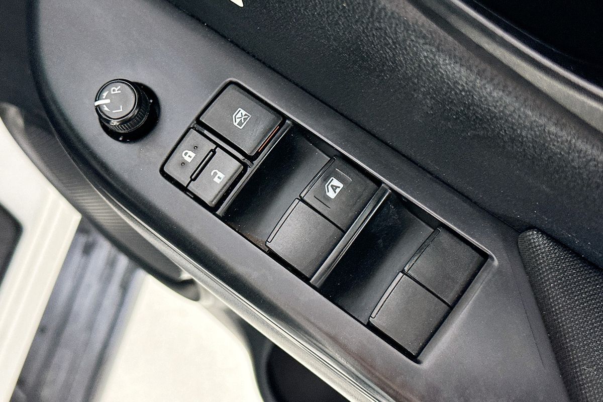 2021 Toyota HILUX SR (4x4) GUN126R FACELIFT 4X4