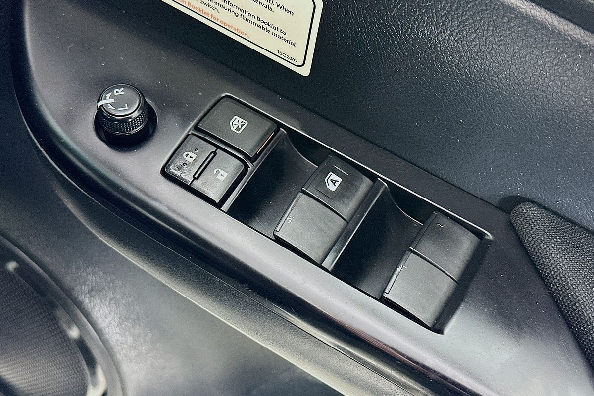 2021 Toyota HILUX SR (4x4) GUN126R 4X4