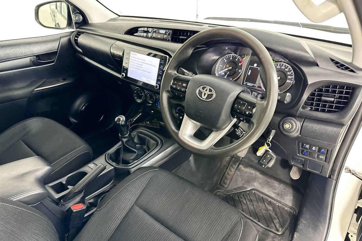 2020 Toyota HILUX SR (4x4) GUN126R FACELIFT 4X4